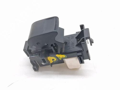 Used Right front window switch TOYOTA YARIS (_P13_) 1.5 Hybrid (NHP130_, NHP130) (101 hp) 28956842