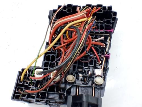 Used Fuse box Fuse box VW GOLF VII (5G1, BQ1, BE1, BE2) 1.6 TDI (105 hp) 33764375 33764375