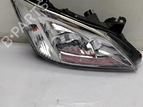 Used Right headlight TOYOTA COROLLA (_E12_) 2.0 D-4D (CDE120_, CDE120R) (90 hp) 32014336