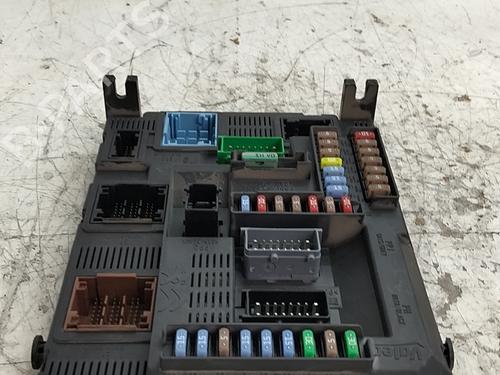 Fuse box PEUGEOT 2008 I (CU_) 1.2 THP 130 / PureTech 130 | BP40062734E1 - Image 5