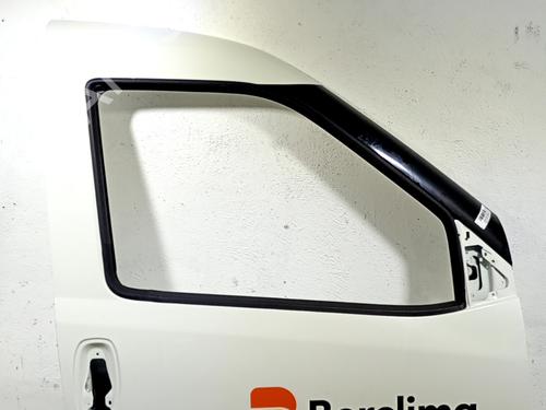 Used Right front door FIAT DOBLO Cargo (263_) 1.3 D Multijet (263WXU1A, 263ZXU1A, 263WYB1A, 263ZYB1A) (95 hp) 31874520