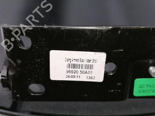 Used Armrest / Center console NISSAN QASHQAI I (J10, NJ10) 2.0 (141 hp) 23385121