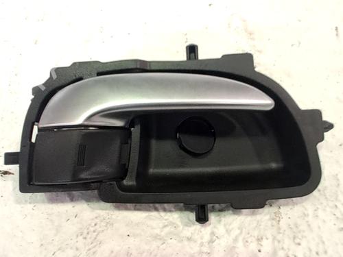 Used Rear left interior door handle TOYOTA AURIS Estate (_E18_) 1.8 Hybrid (ZWE186_, ZWE186R, ZWE186H) (136 hp) 32042311