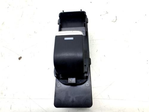 Interrupteur de vitre arrière droite MAZDA 6 Saloon (GJ, GL) 2.2 D (GJ2FP) (150 hp) 30772263