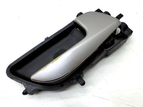 Maneta interior trasera derecha HYUNDAI i20 II (GB, IB) 1.2 (75 hp) 32106371