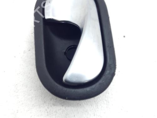 Højre bagtil invendig håndtag Højre bagtil invendig håndtag RENAULT GRAND SCÉNIC II (JM0/1_) 1.9 dCi (JM0G, JM12, JM1G, JM2C) (120 hp) 33762745 33762745