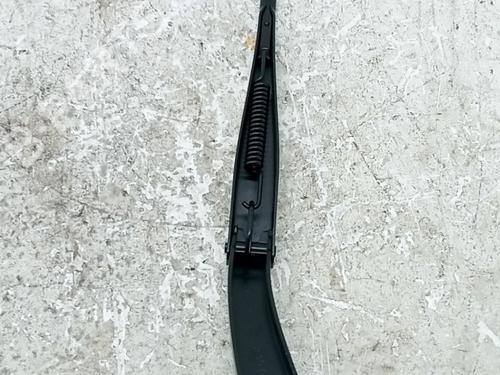 front-windshield-wiper-arm-renault-arkana-i-lcm_-ldn_-2019-37590556 main image
