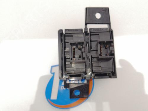 Used Switch NISSAN NAVARA NP300 Pickup (D23, D23T) 2.3 dCi 4x4 (D231) (163 hp) 23935845