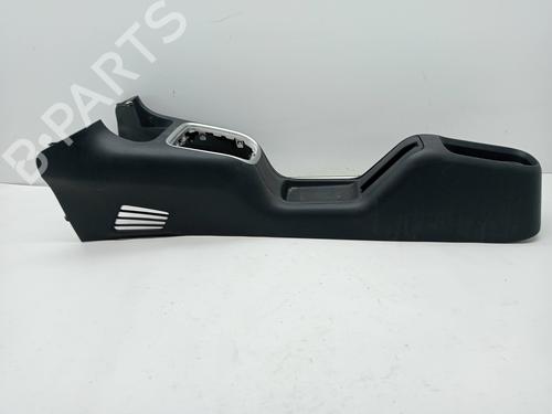 Used Armrest / Center console CITROËN C3 III (SX) 1.2 VTi 82 (82 hp) 23351637
