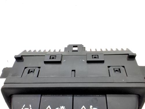 Used Switch RENAULT CLIO V (B7_) 1.0 TCe 90 (B7MT) (91 hp) 31609781