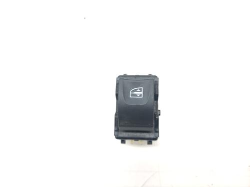 Used Right rear window switch RENAULT CAPTUR I (J5_, H5_) 0.9 TCe 90 (90 hp) 30898151