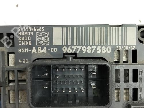 Used Fuse box Fuse box 38748473 38748473