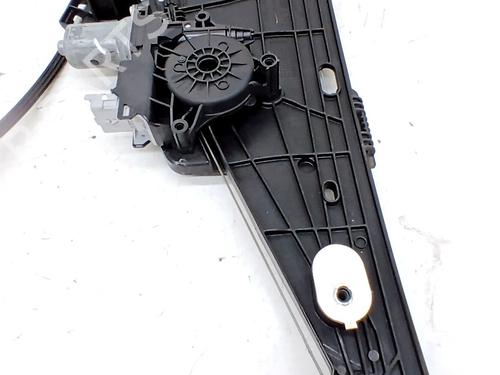 Used Left front window motor Left front window motor OPEL CORSA F (P2JO) 1.2 (68) (131 hp) 33764083 33764083