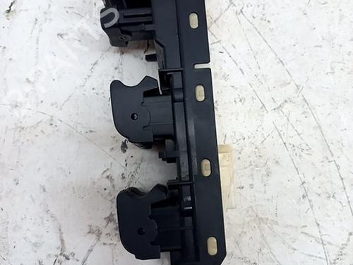 Left front window switch TOYOTA YARIS (_P9_) 1.8 VVTi (ZSP90_, ZSP90R) | BP29229066I27 