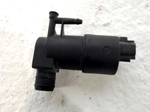 Used Washer pump TOYOTA YARIS (_P13_) 1.5 Hybrid (NHP130_, NHP130) (101 hp) 31153523