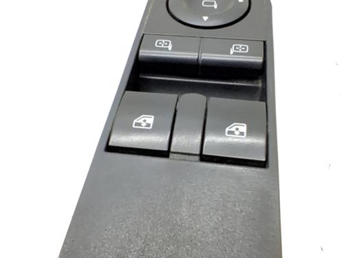 left-front-window-switch-opel-zafira-zafira-family-b-a05-2005-2006-2007-2008-2009-2010-2011-2012-2013-2014-2015-2016-2017-2018-2019-32105885 main image
