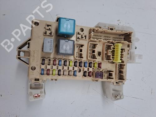 Used Fuse box TOYOTA COROLLA Verso (ZER_, ZZE12_, R1_) 2.2 D-4D (AUR10_, AUR10R) (136 hp) 23374619