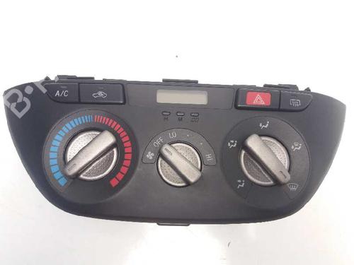 Comando chauffage TOYOTA RAV 4 II (_A2_) 2.0 D 4WD (CLA20_, CLA21_, CLA20R, CLA21R) (116 hp) 23376612