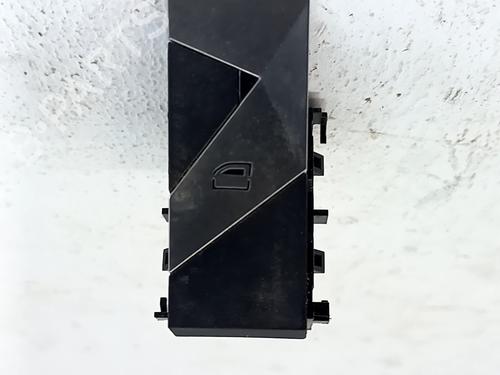 Comutador vidro trás esquerdo Comutador vidro trás esquerdo DS DS 7 (J4_, JC_) E-TENSE 225 (J4DGZU) (224 hp) 33764569 33764569