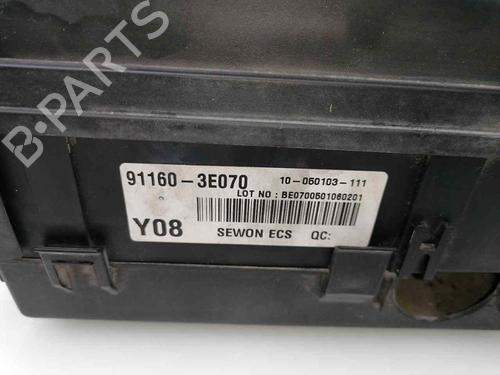 Zekeringkast KIA SORENTO I (JC) 2.5 CRDi 4WD (140 hp) 23937604