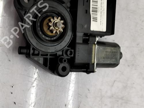 Used Right front window motor Right front window motor RENAULT MEGANE III Grandtour (KZ0/1) 1.5 dCi (KZ09, KZ0D, KZ1G, KZ29, KZ14, KZ1W, KZ10, KZ1F,... (110 hp) 33037516 33037516