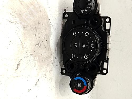 Commande Chauffage Commande Chauffage FORD FIESTA VI Van 1.4 TDCi (68 hp) 34496621 34496621