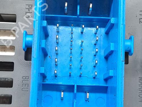 Fuse box PEUGEOT 308 II (LB_, LP_, LW_, LH_, L3_) 1.2 THP 130 | BP27672939E1 