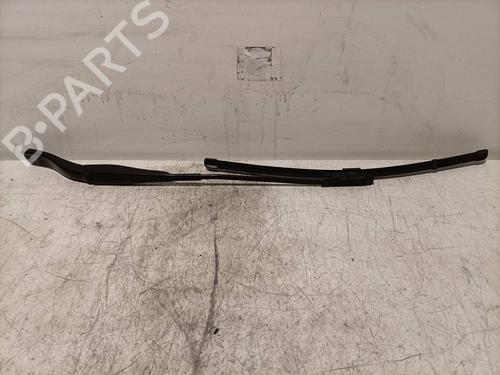 Used Front windshield wiper arm DACIA SANDERO II TCe 90 (B8M1, B8MA, B8AC) (90 hp) 25986807