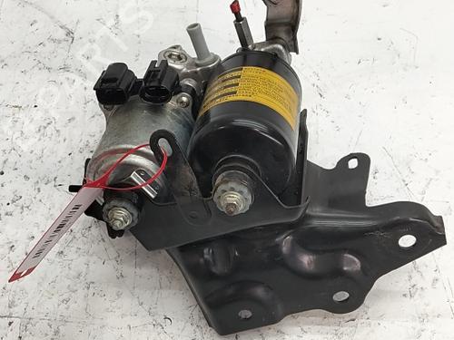 brake-master-cylinder-toyota-prius-_w3_-2008-2009-2010-2011-2012-2013-2014-2015-2016-40550261 main image