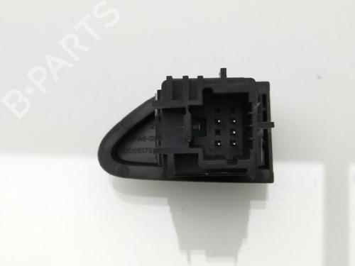 Used Warning switch DACIA DUSTER (HS_) 1.5 dCi (109 hp) 23650570