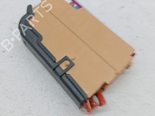 Used Fuse box Fuse box AUDI A1 Sportback (8XA, 8XF) S1 quattro (231 hp) 40525263 40525263