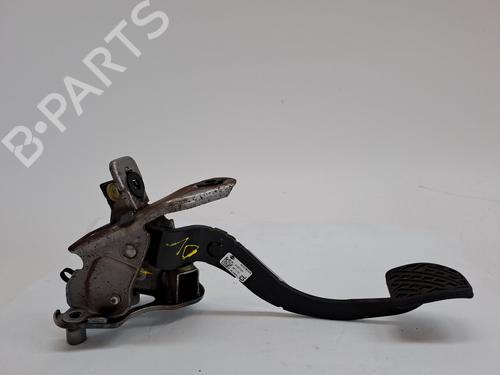 Used Clutch pedal NISSAN JUKE (F15) 1.2 DIG-T (115 hp) 23943526