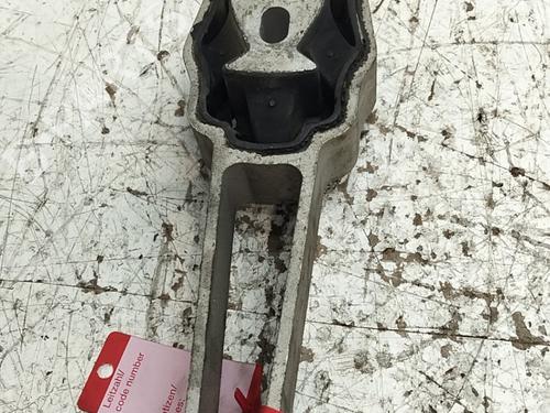 Used Gearbox mount Gearbox mount LAND ROVER RANGE ROVER EVOQUE (L538) 2.0 D (150 hp) 40119569 40119569