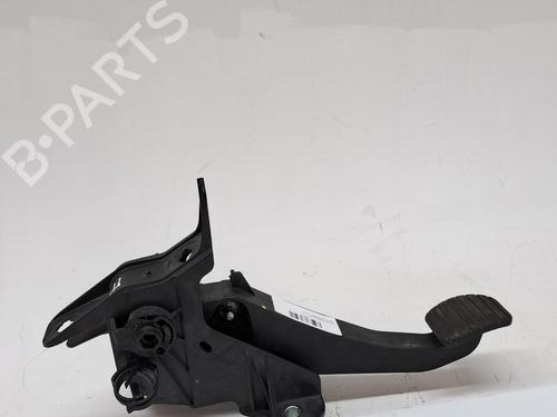 Used Clutch pedal DACIA SANDERO II TCe 90 (B8M1, B8MA, B8AC) (90 hp) 23974896