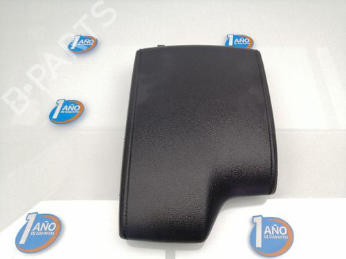 Used Armrest / Center console TOYOTA HILUX VIII Pickup (_N1_) 2.4 D 4WD (GUN125_, GUN125R) (150 hp) 30452000
