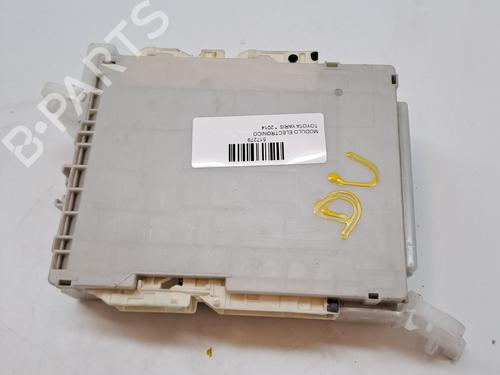 Used Electronic module TOYOTA YARIS (_P13_) 1.5 Hybrid (NHP130_, NHP130) (101 hp) 23366792