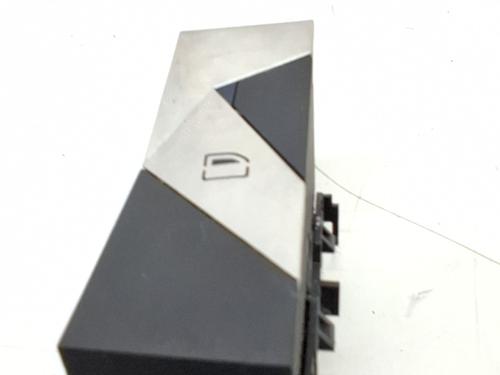 Used Left front window switch Left front window switch DS DS 7 Crossback (J4_, JR_, JC_) 1.6 PureTech 180 (J45GFR) (180 hp) 36317584 36317584