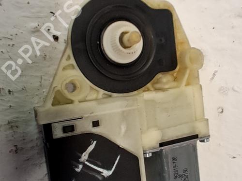 Rudehejsemotor bagstkærm venstre Rudehejsemotor bagstkærm venstre VW PASSAT B7 Variant (365) 2.0 TDI (140 hp) 33768457 33768457