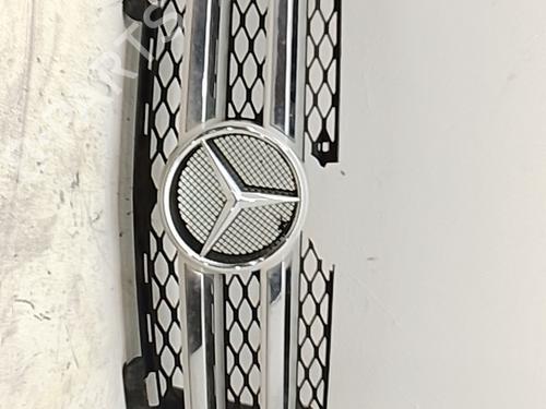 Used Grille Grille 39400608 39400608