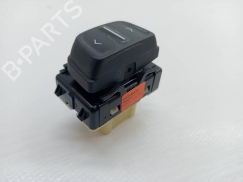 Used Left front window switch DACIA SANDERO II 1.5 dCi 75 / Blue dCi 75 (B8JW, B8M4, B8AH, B8M7, B8M6) (75 hp) 23342501