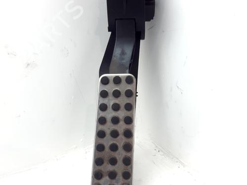 pedal-mercedes-benz-slk-r171-2004-2005-2006-2007-2008-2009-2010-2011-32105592 main image