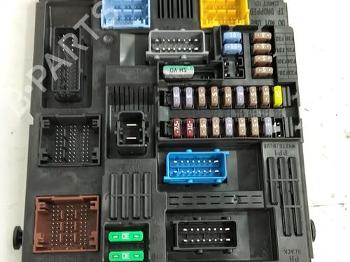 Used Fuse box Fuse box OPEL CORSA F (P2JO) CORSA-e (68) (136 hp) 39556286 39556286
