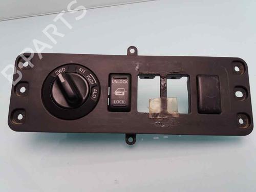 Used Switch NISSAN NAVARA NP300 (D40) 2.5 dCi 4WD (D40TT, D40T, D40M, D40BB) (190 hp) 23935275