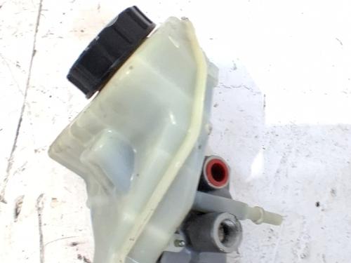 brake-master-cylinder-land-rover-freelander-2-l359-2006-2007-2008-2009-2010-2011-2012-2013-2014-2015-35967850 main image