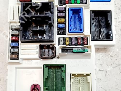 Used Fuse box Fuse box 35721630 35721630