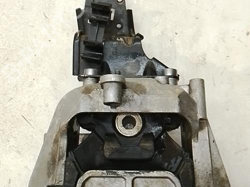 engine-mount-vw-golf-vi-5k1-2008-2009-2010-2011-2012-2013-2014-40547616 main image