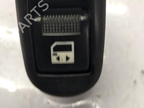 Interrupteur de vitre avant droite PEUGEOT 1007 (KM_) 1.6 16V (109 hp) 32107376