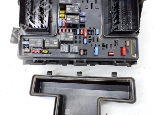 Used Fuse box Fuse box 37591775 37591775