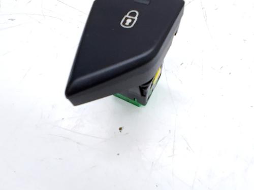 switch-citroen-c-elysee-dd_-2012-34114895 main image