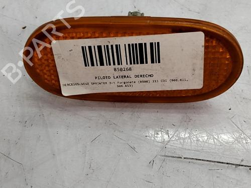 Højre side indikator Højre side indikator MERCEDES-BENZ SPRINTER 3-t Van (B906) 211 CDI (906.611, 906.613) (109 hp) 34114660 34114660